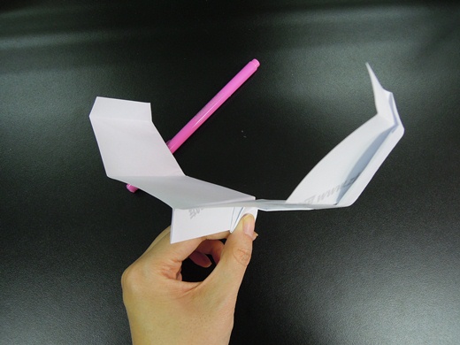 纸飞机安装教程，组装纸飞机的折法