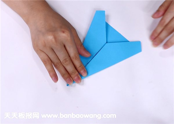 纸飞机加速器怎么折的，纸飞机加速器怎么折的视频