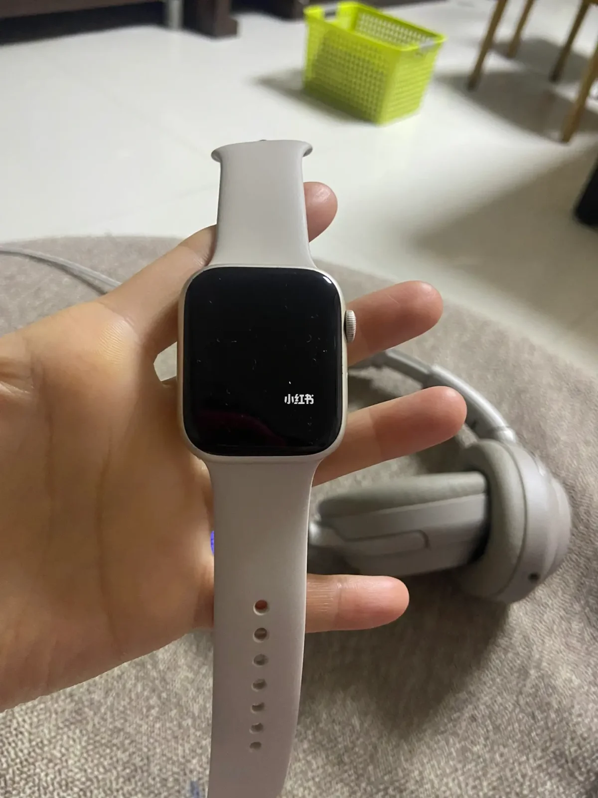 applewatch充电开不了机，apple watch充完电开不了机